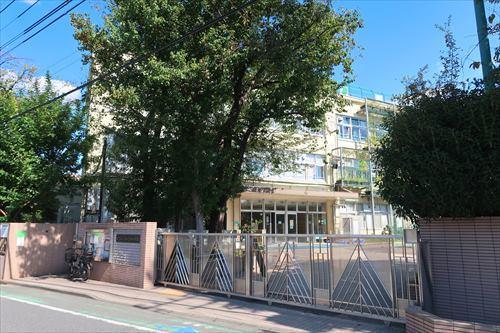 杉並区立堀之内小学校450m