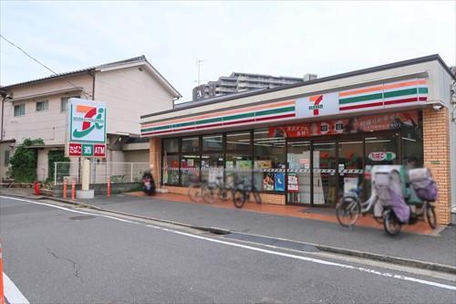 セブンイレブン足立中川1丁目店50m