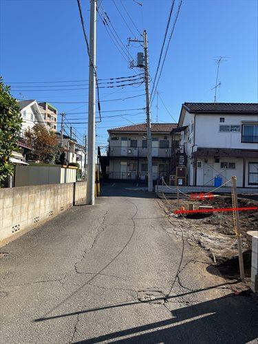 北側前面道路（2025年11月撮影）