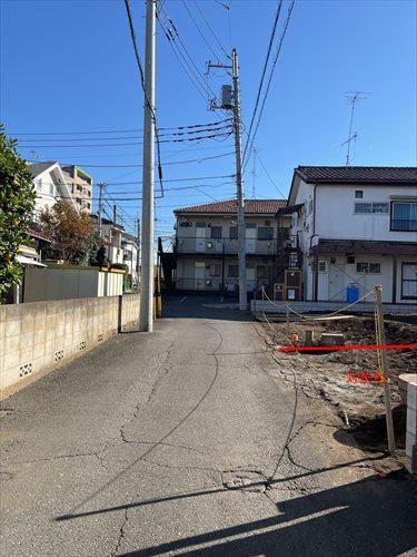 北側前面道路（2025年11月撮影）