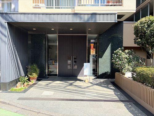 エントランス　外(2026年3月撮影)