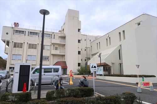 稲城市立第一図書館870m