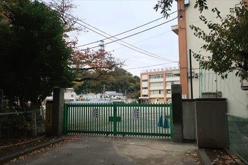 稲城市立稲城第三小学校590m