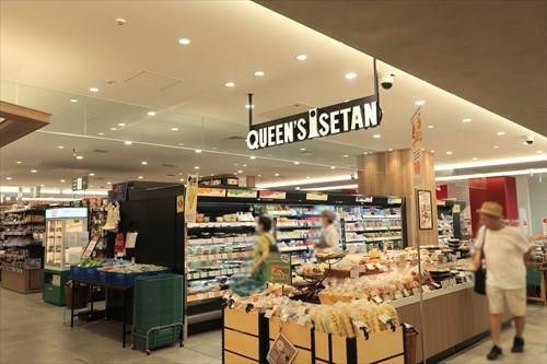 クイーンズ伊勢丹中野店120m