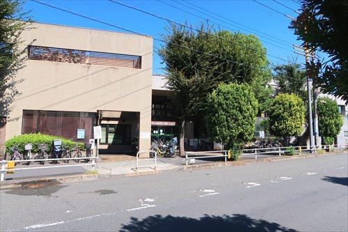 国分寺市立本多図書館560m