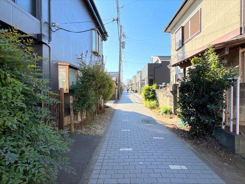 前面道路(西側)