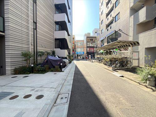 前面道路(西側)