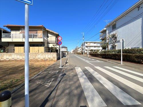 前面道路(東側)