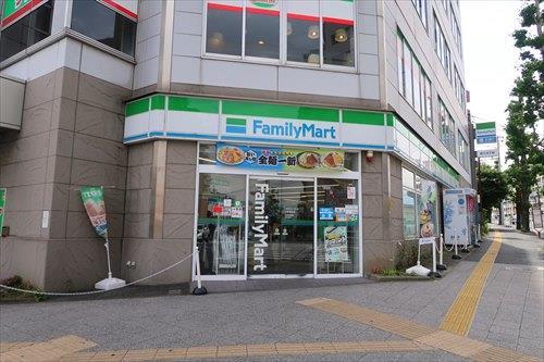 ファミリーマート日野駅前店490m