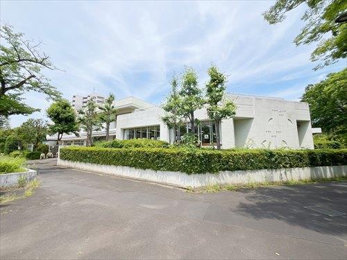 多摩市立豊ヶ丘図書館(900m)