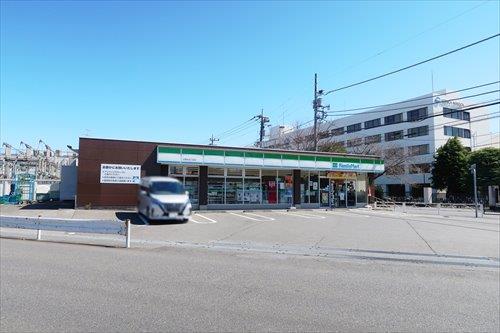 ファミリーマート日野台五丁目店 650m