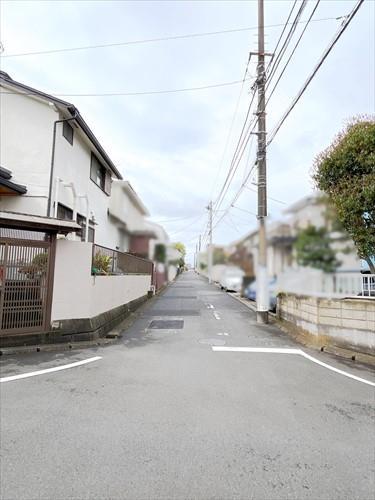 北西側現地前道路