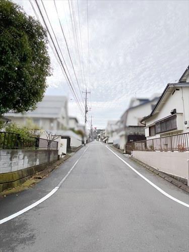 北東側現地前道路