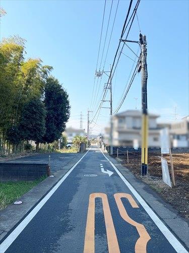 東側道路