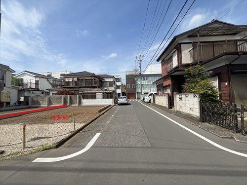 北東側前面道路