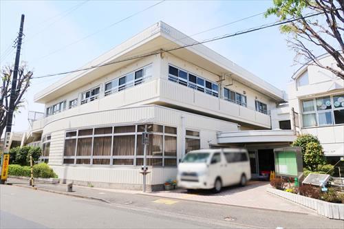 国分寺市立光図書館(980m)