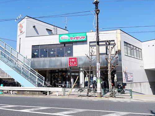 ユニクロ世田谷上町店(720m)