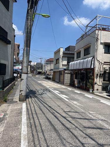 西側前面道路(南側から撮影) 西側前面道路(南側から撮影)