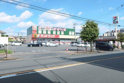 サンドラッグ福生店(510m)
