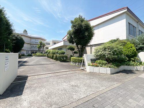 多摩市立多摩第三小学校(730m)