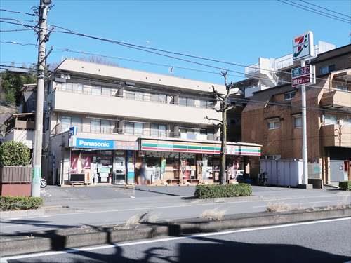 セブンイレブン多摩蓮光寺店(590m)