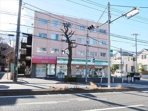 ファミリーマート 多摩連光寺店 790m