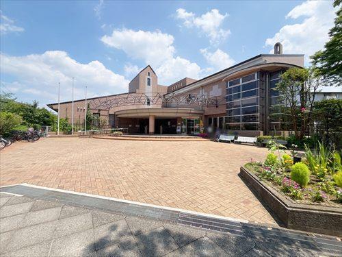 多摩市立聖ヶ丘図書館(650m)