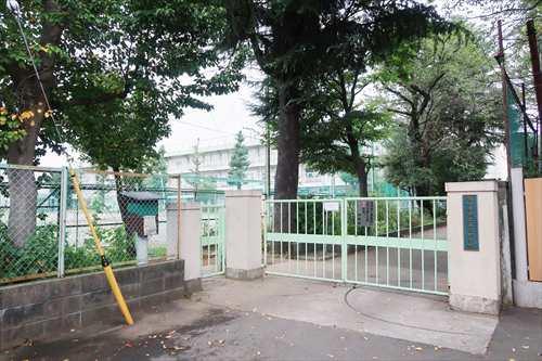 国分寺市立第三中学校(1070m)