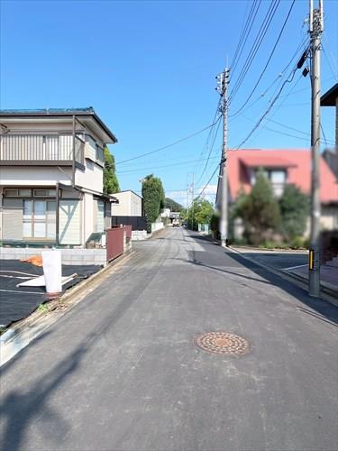 現地前道路(東側)