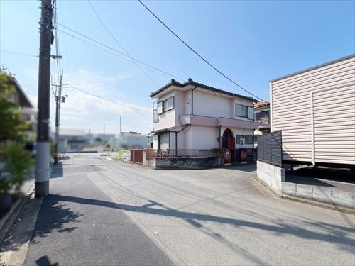 現地前道路(東側)