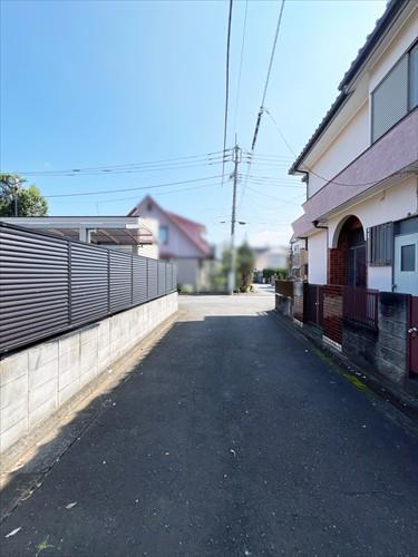 現地前道路(北側)