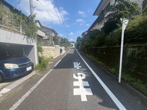 北西側前面道路