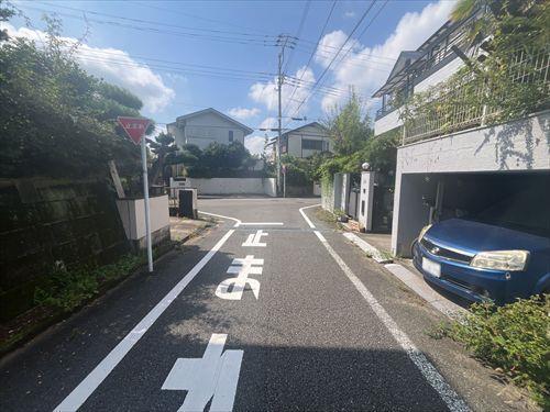北西側前面道路