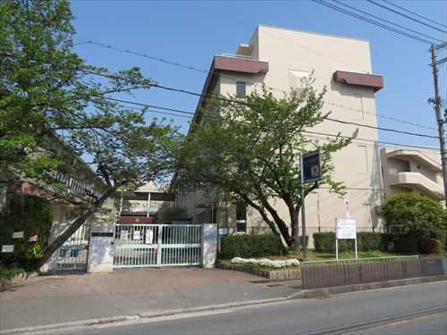 茨木市立三島小学校（530m）