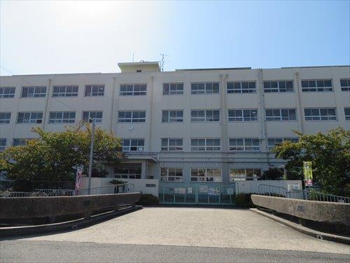 高槻市立柳川小学校 徒歩7分