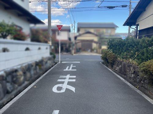 西側前面道路