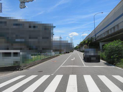 北西側道路（北東から撮影）