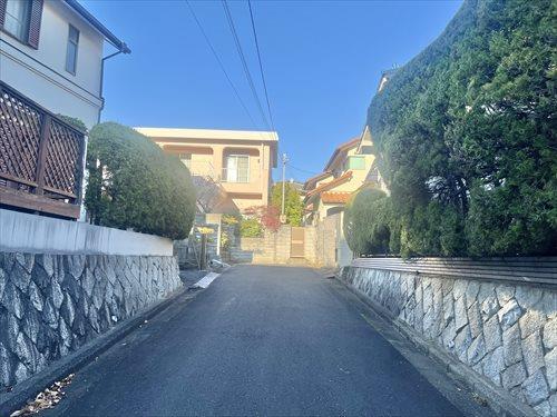 前面道路写真（2025年12月撮影）