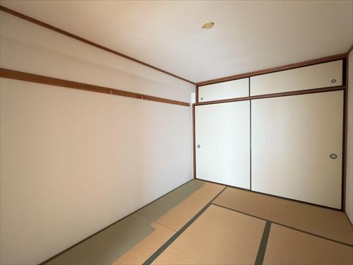 和室約６帖（南東側）