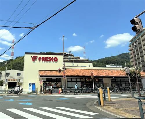 フレスコ上牧店まで290ｍ