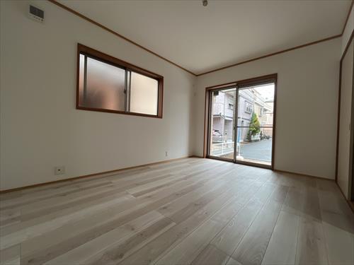 1階洋室約7.8帖です！