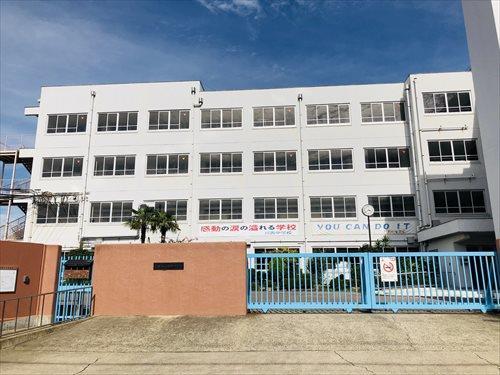 高槻市立川西中学校 徒歩11分