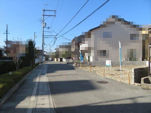 南側道路（東側から西側を撮影）