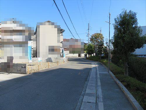 南側道路（西側から東側を撮影）