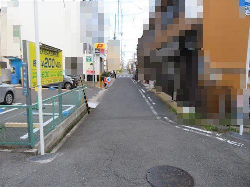 南側通路（西から東を撮影）