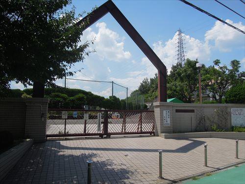 高槻市立北日吉台小学校 徒歩17分