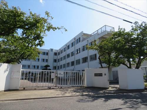 高槻市立柳川中学校  徒歩11分