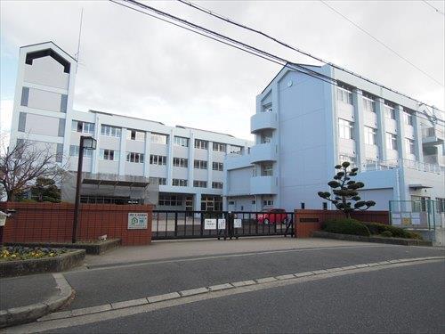 高槻市立阿武山中学校 徒歩24分