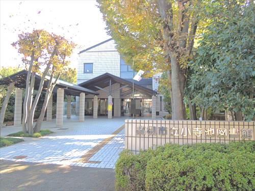 高槻市立小寺池図書館  徒歩4分