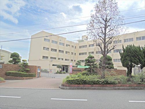 高槻市立南平台小学校 徒歩37分